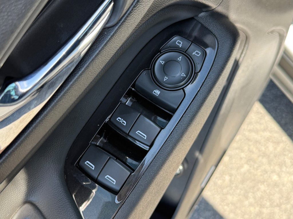 Used 2022 Silver Ice Metallic Chevrolet Premier image 15