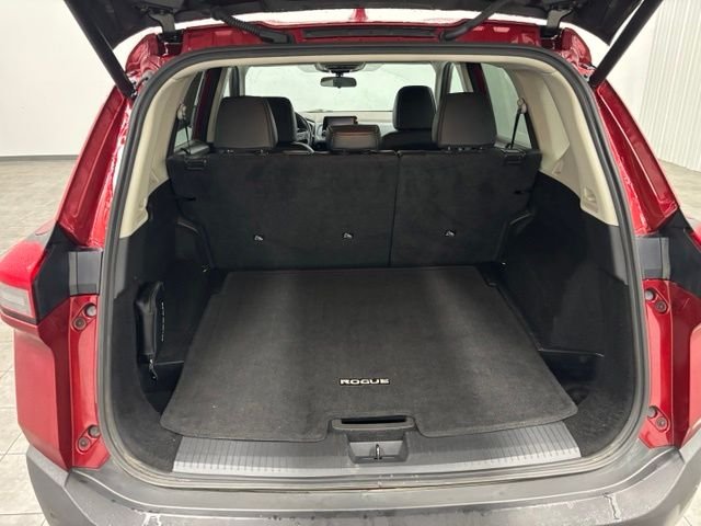 Used 2022 Red Nissan SV image 9