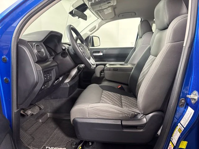 Used 2018 Blue Toyota SR5 image 11