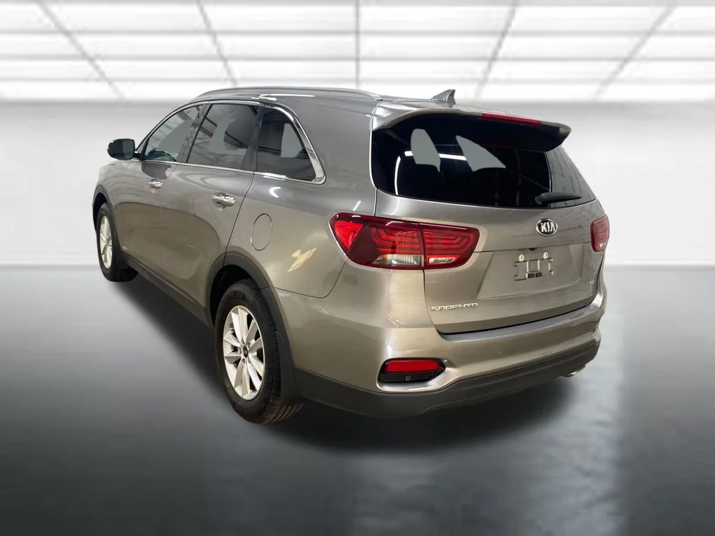 Used 2019 Silver Kia LX image 5