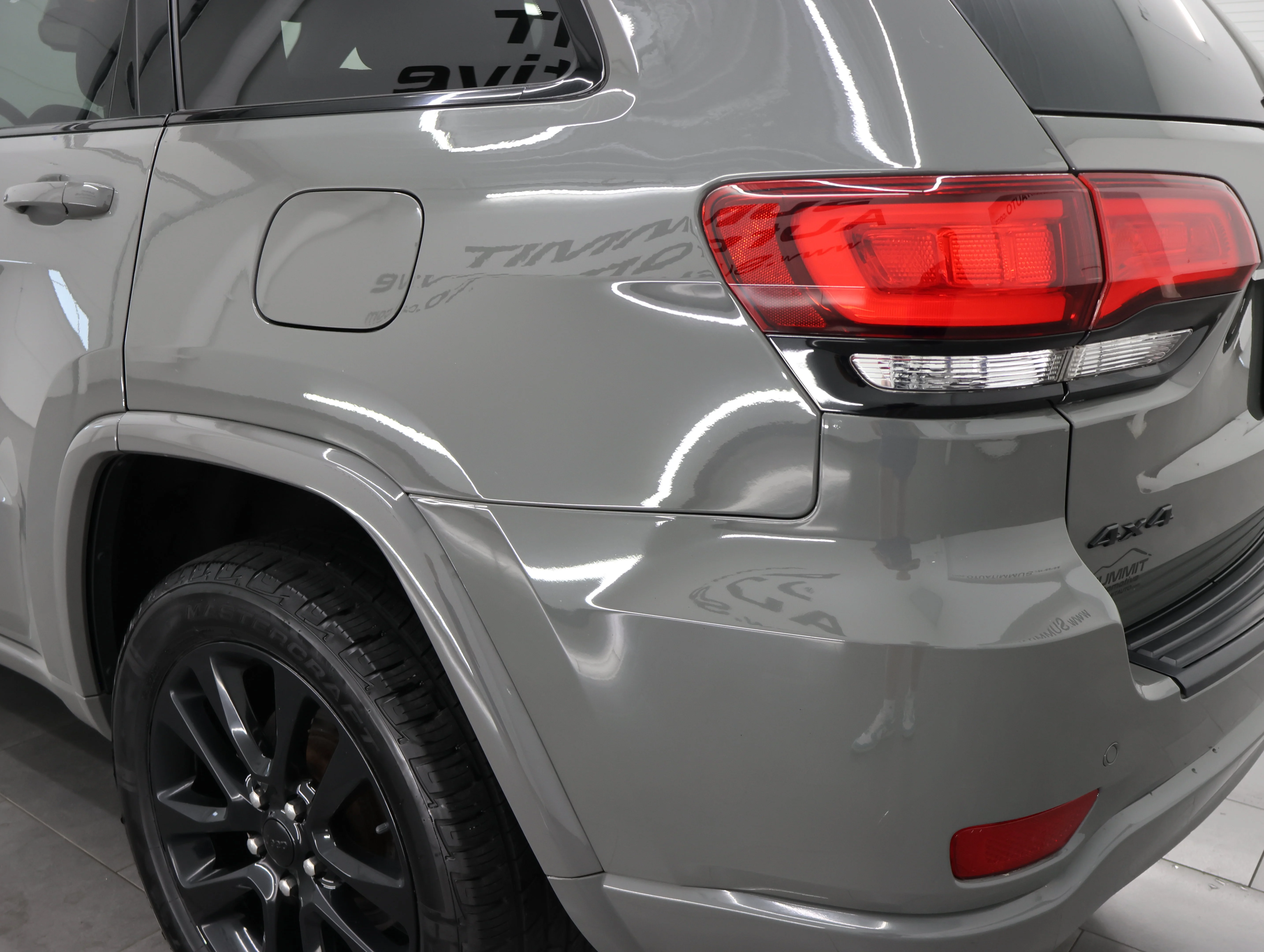 Used 2020 Sting-Gray Clearcoat Jeep Altitude image 32