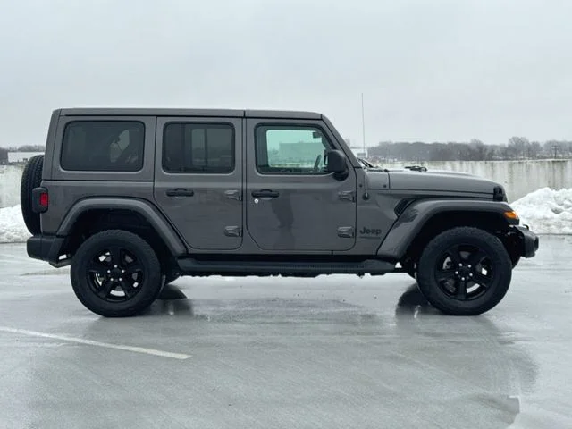 Used 2022 Gray Jeep Unlimited Sahara Altitude image 9