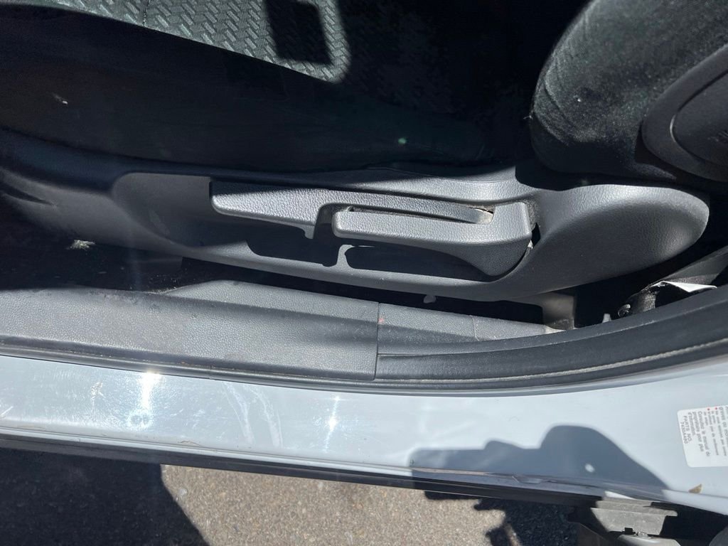 Used 2022  Mitsubishi ES image 13