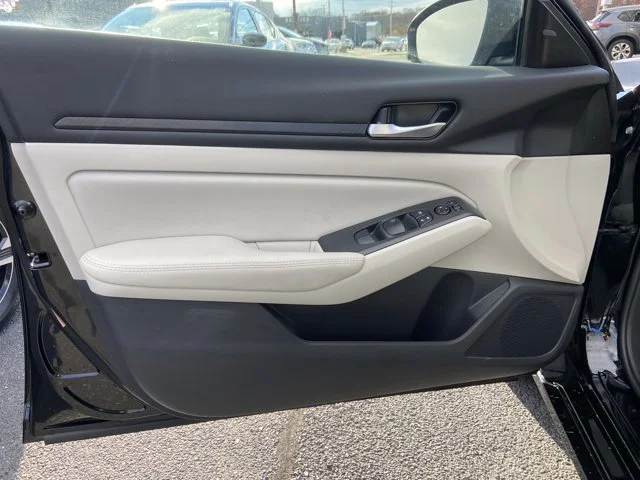 2025 Nissan Altima SV - Photo 22