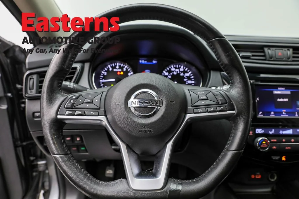 Used 2019 Gray Nissan SV image 10