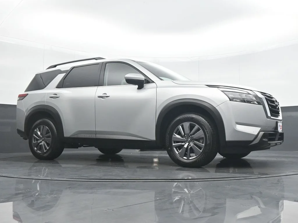 Used 2025 Silver Nissan SV image 33