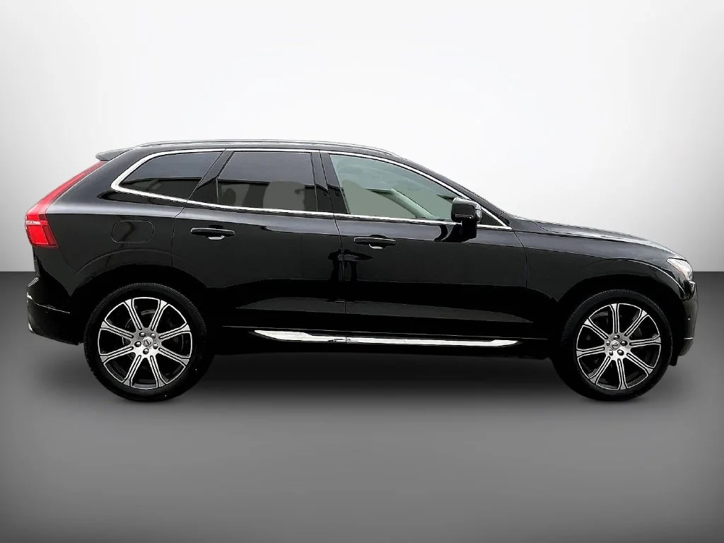 Used 2019 Onyx Black Metallic Volvo T6 Inscription image 8