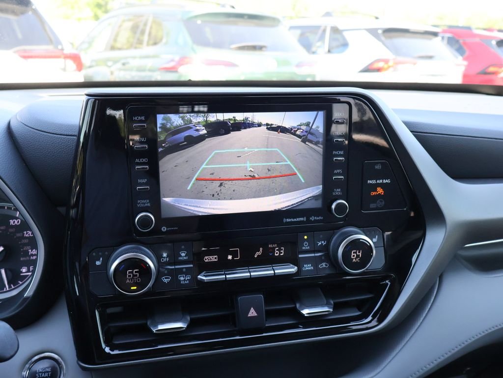 Used 2022 Silver Toyota XLE image 22