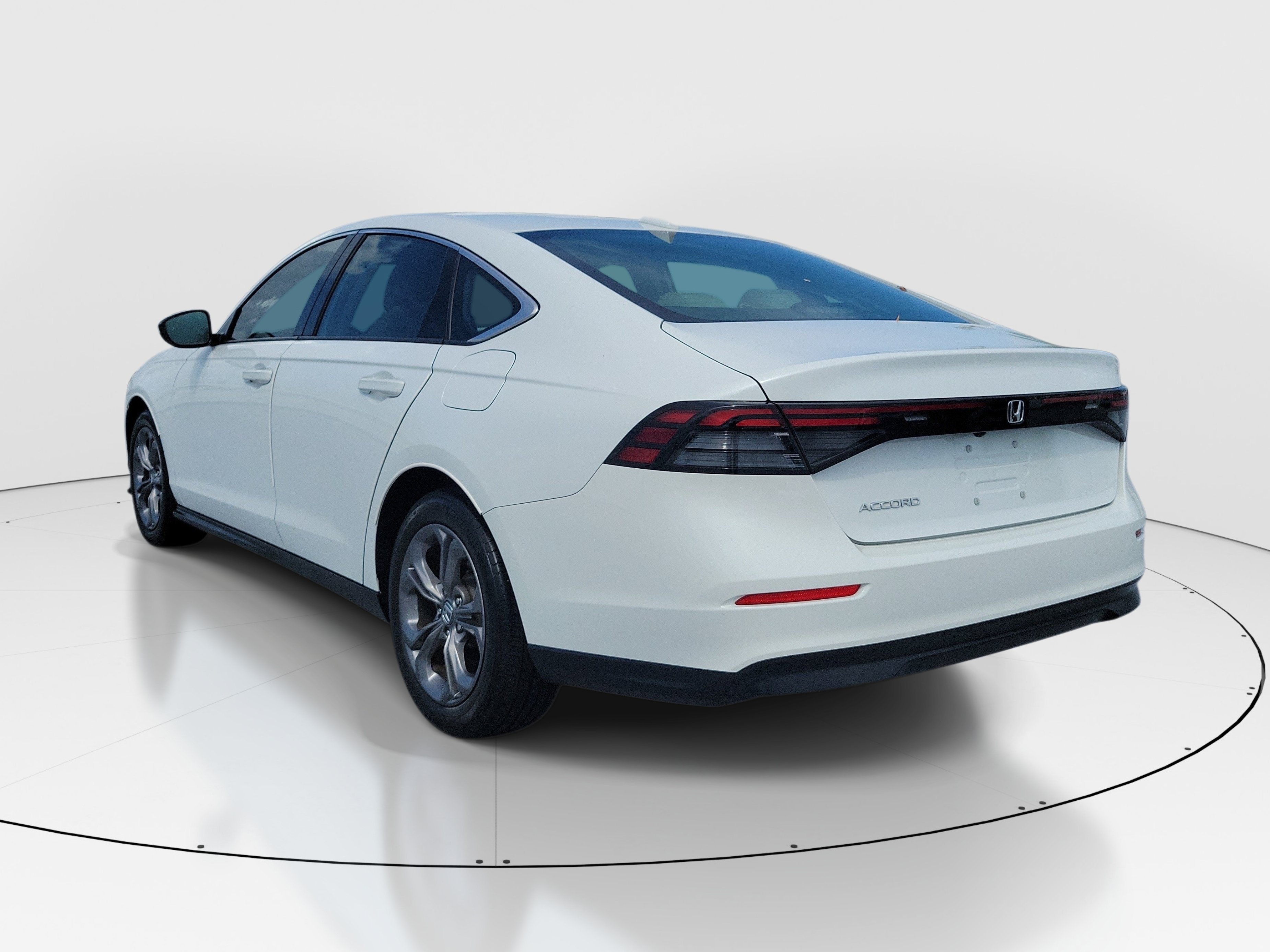 Used 2024 White Honda EX image 4