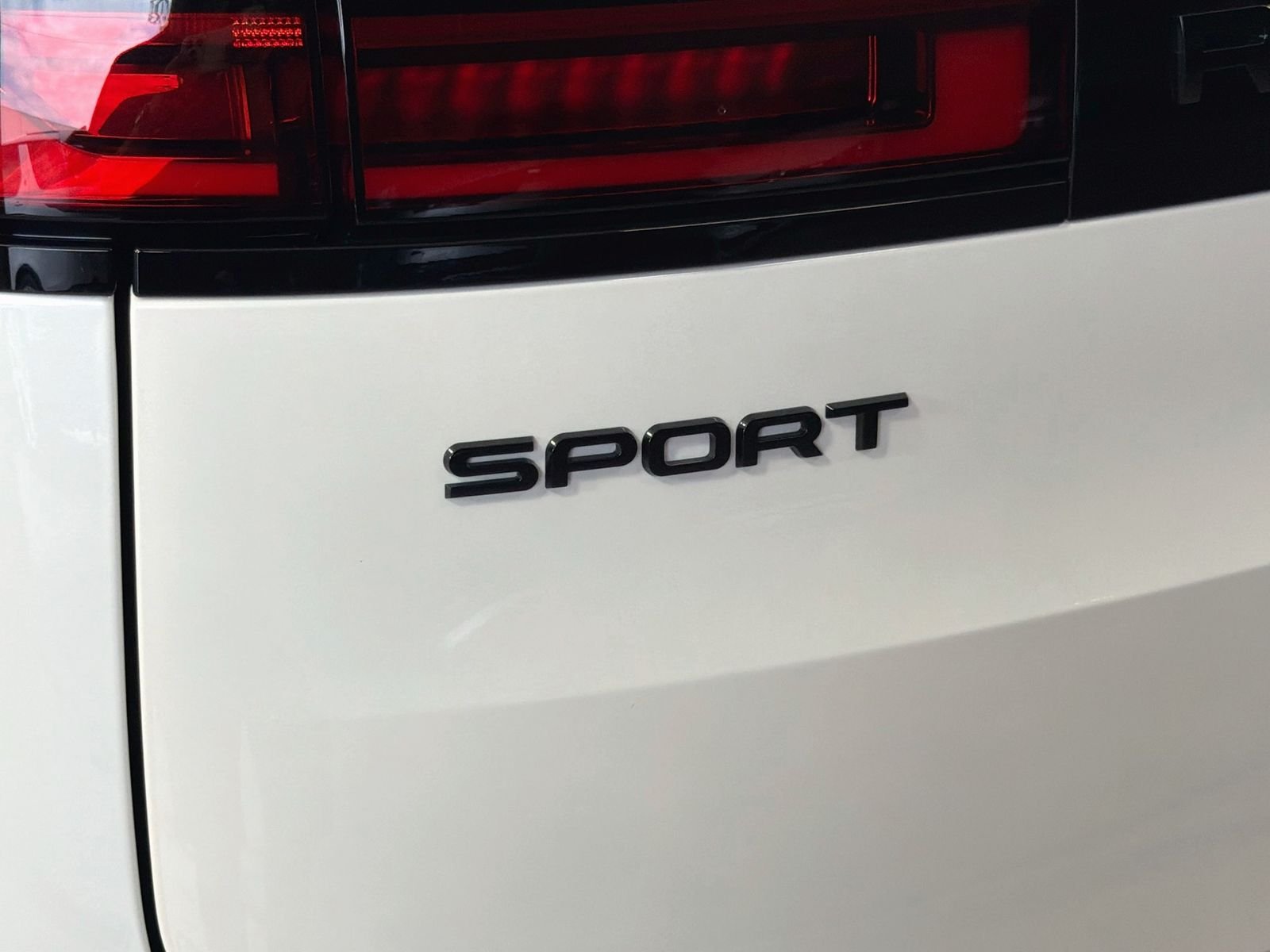 New 2027 Ostuni Pearl White Land Rover Battersea Edition image 30