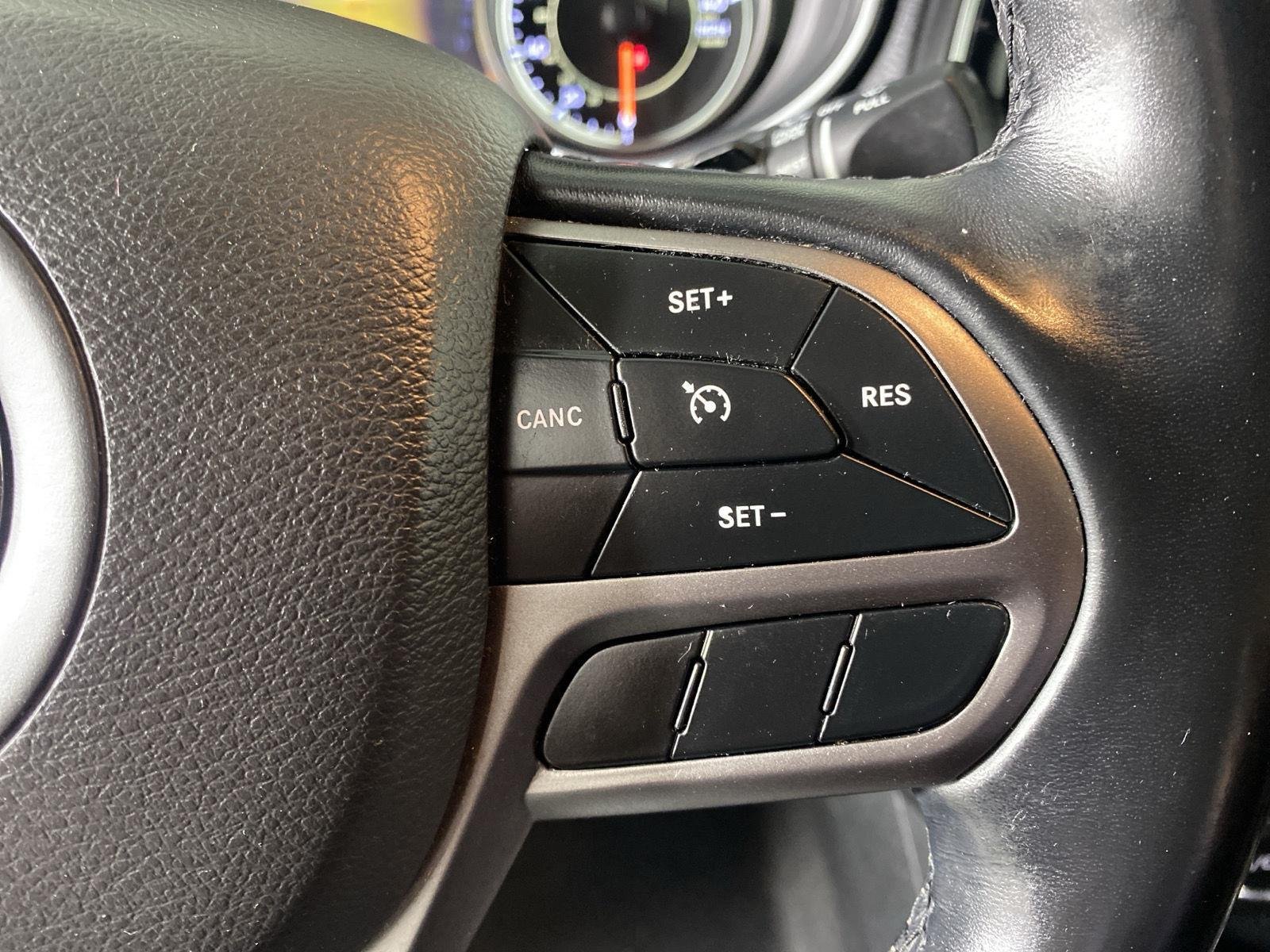 Used 2020 Diamond Black Crystal Pearlcoat Jeep Limited image 19