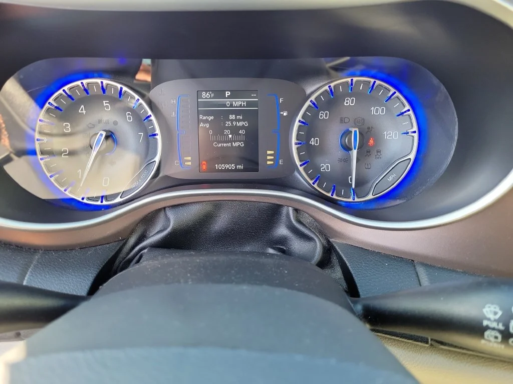 Used 2018 Gray Chrysler Touring L image 32