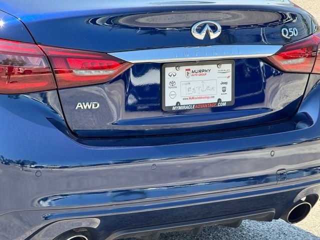 Used 2022 Grand Blue INFINITI LUXE image 9