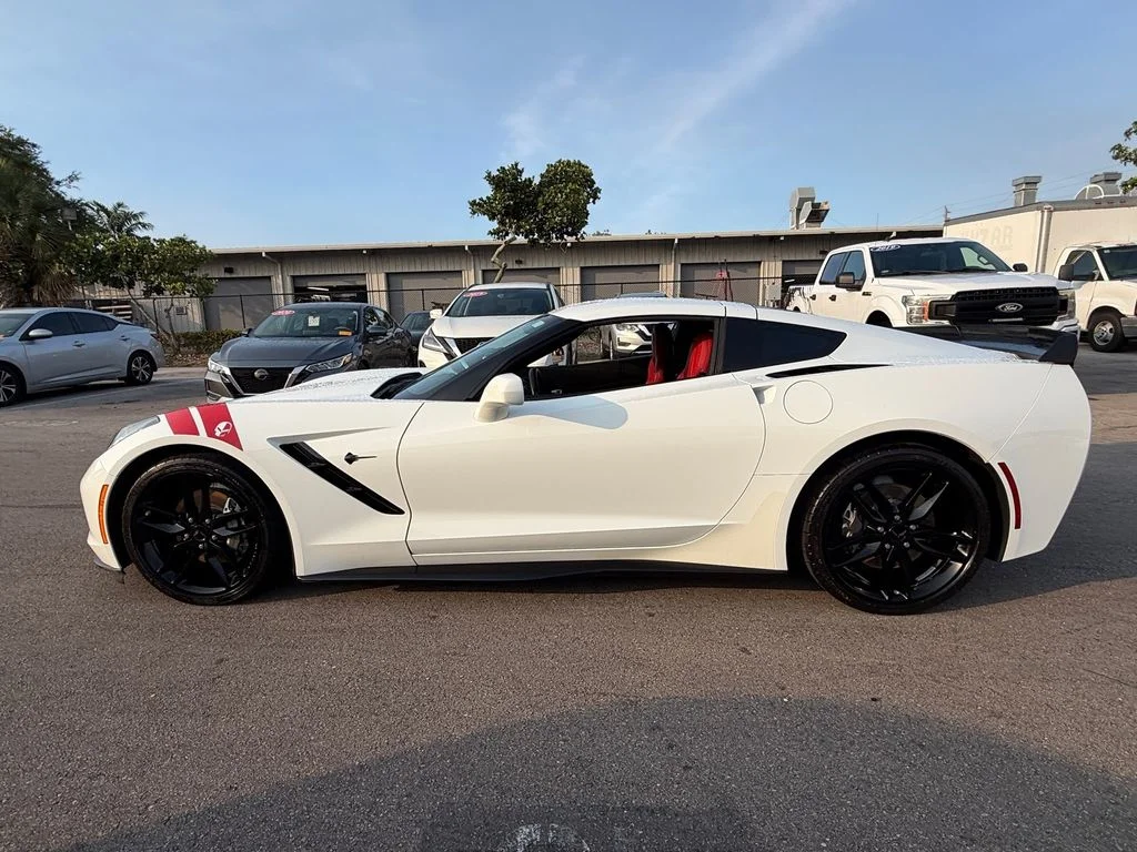 Used 2019 White Chevrolet Stingray image 4