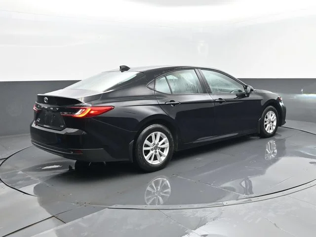 Used 2025  Toyota LE image 20