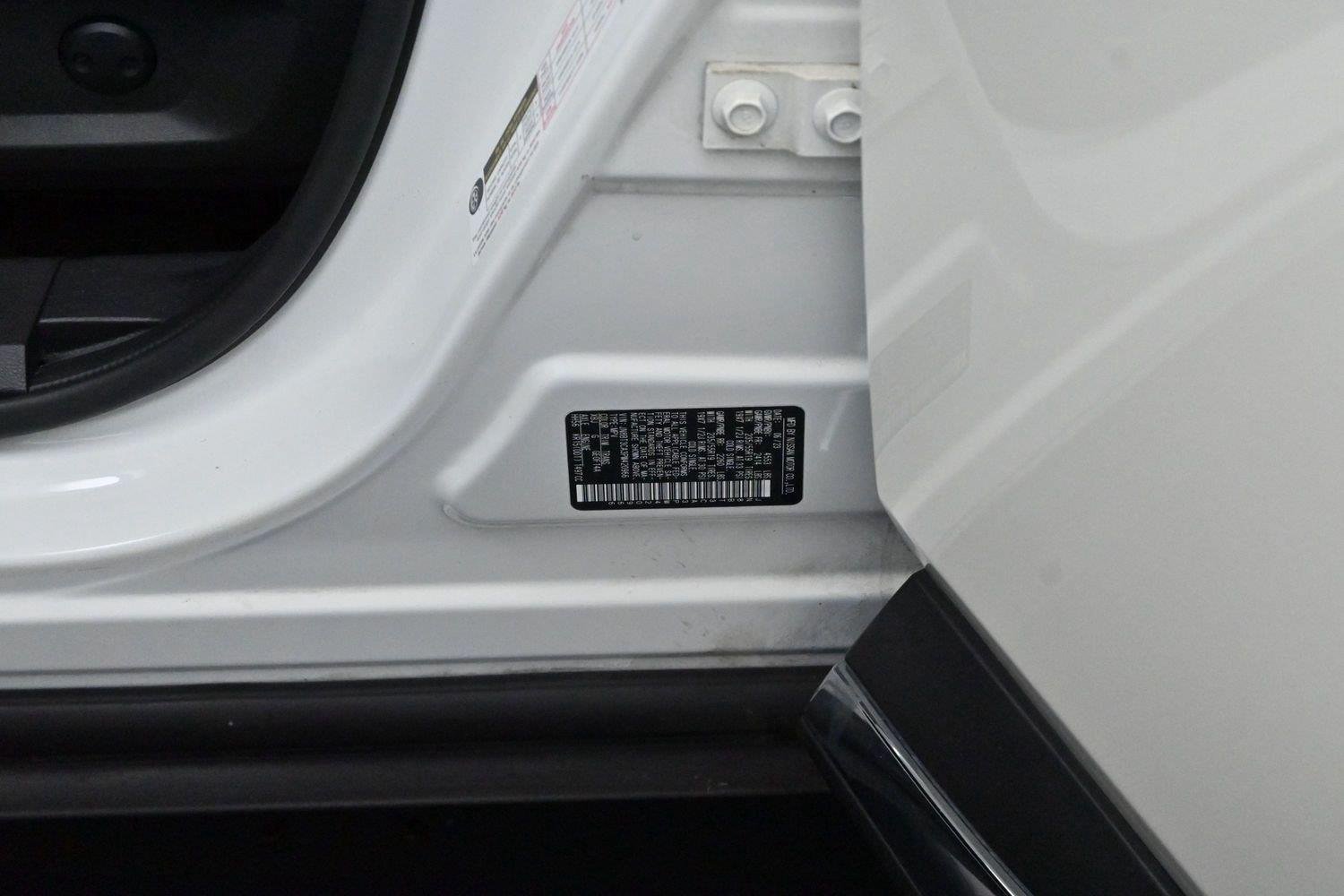 Used 2023 Pearl White Tricoat/Super Black Nissan SL image 36