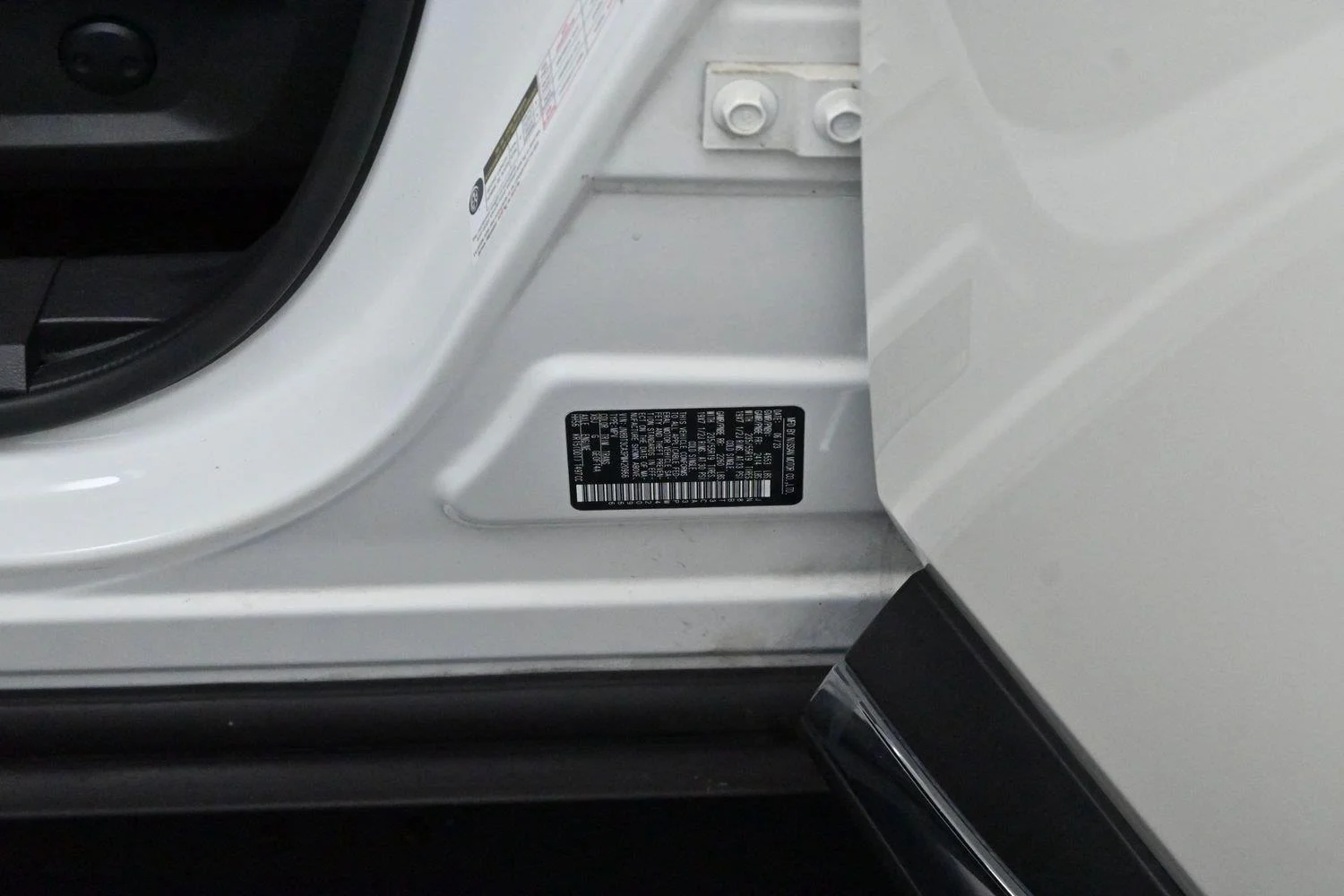 Used 2023 Pearl White Tricoat/Super Black Nissan SL image 36