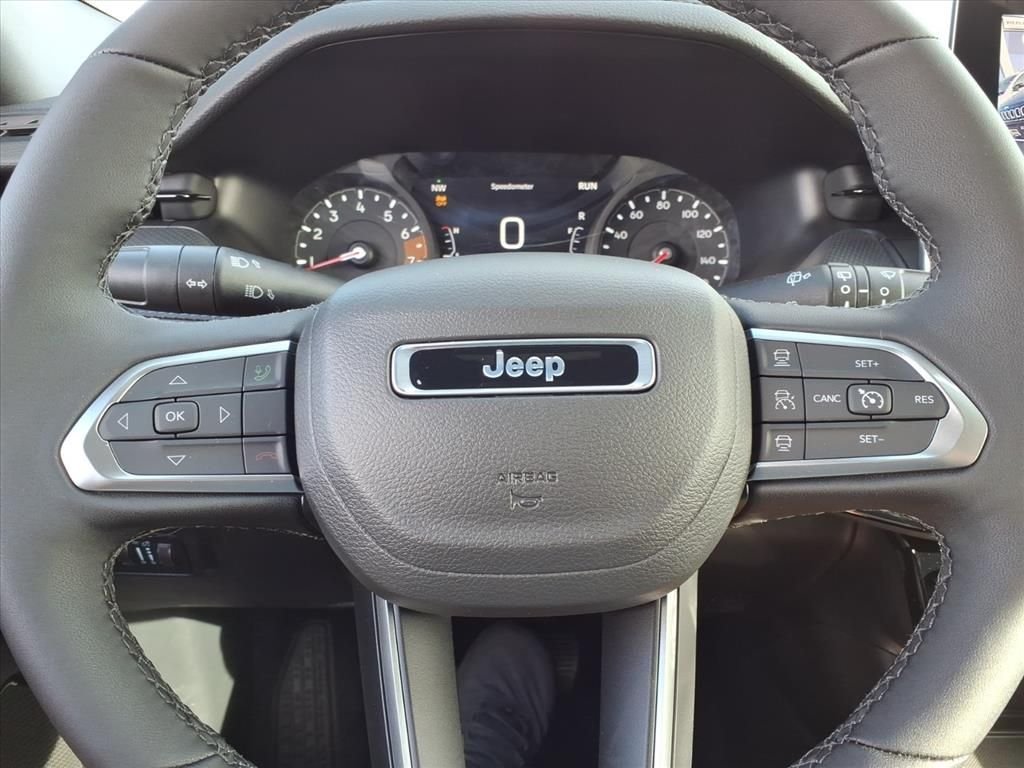 New 2026 Bright White Clearcoat Jeep Latitude image 18