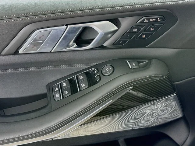 New 2027 Black BMW M60i image 18