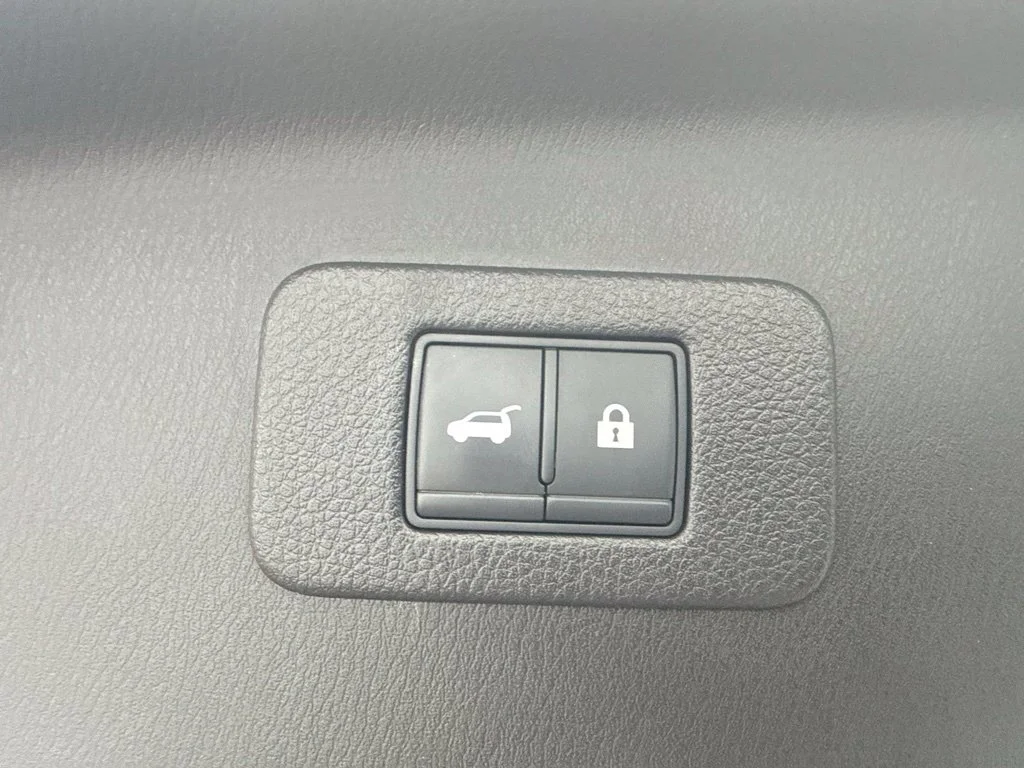 Used 2022 White Nissan Platinum image 16