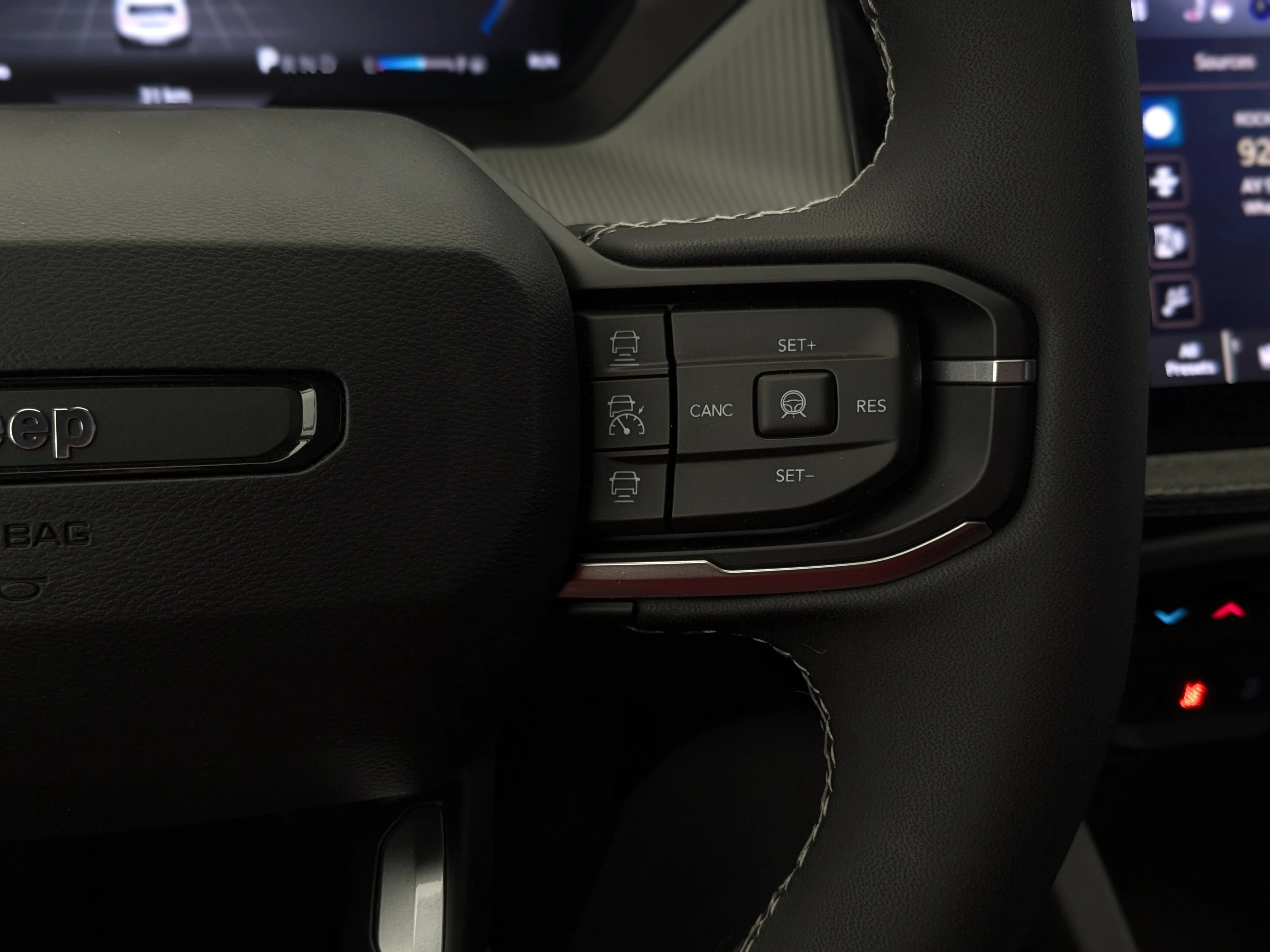 New 2026 Silver Jeep Laredo - 1.6L Turbo Hybrid - 12.3 Uconnect 5 Display - Selec-Terrain System - Active Driving Assist image 18