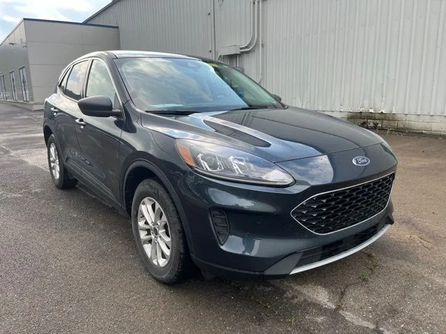 Used 2022 Blue Ford SE image 3