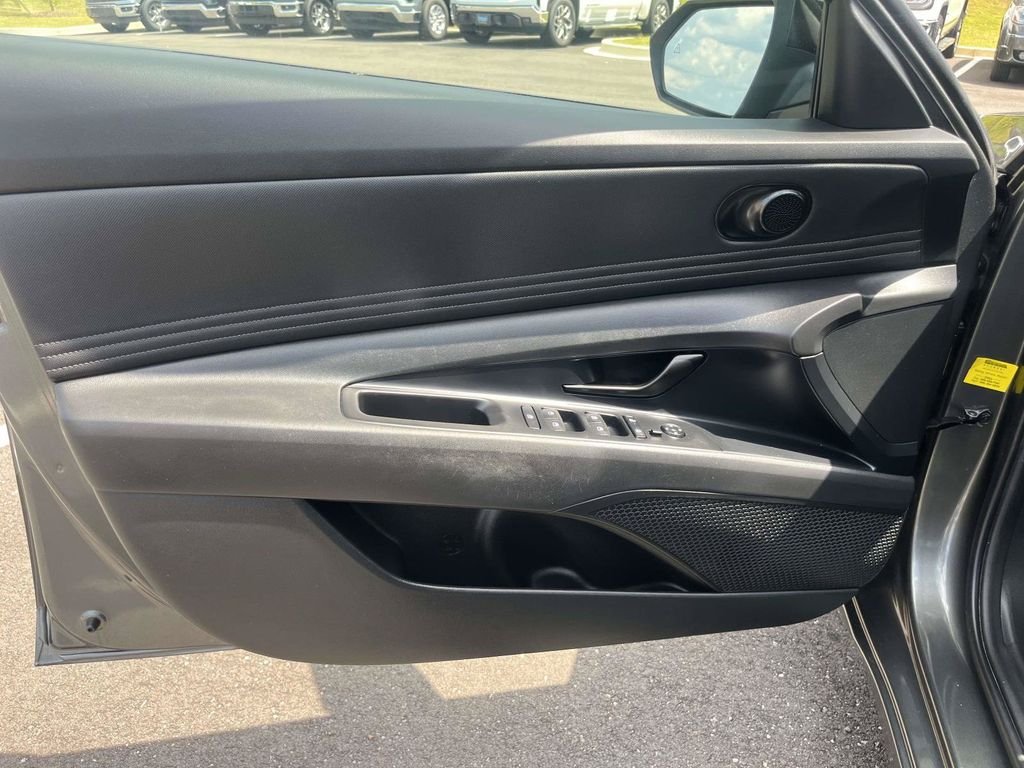Used 2025 Gray Hyundai SEL Sport image 14