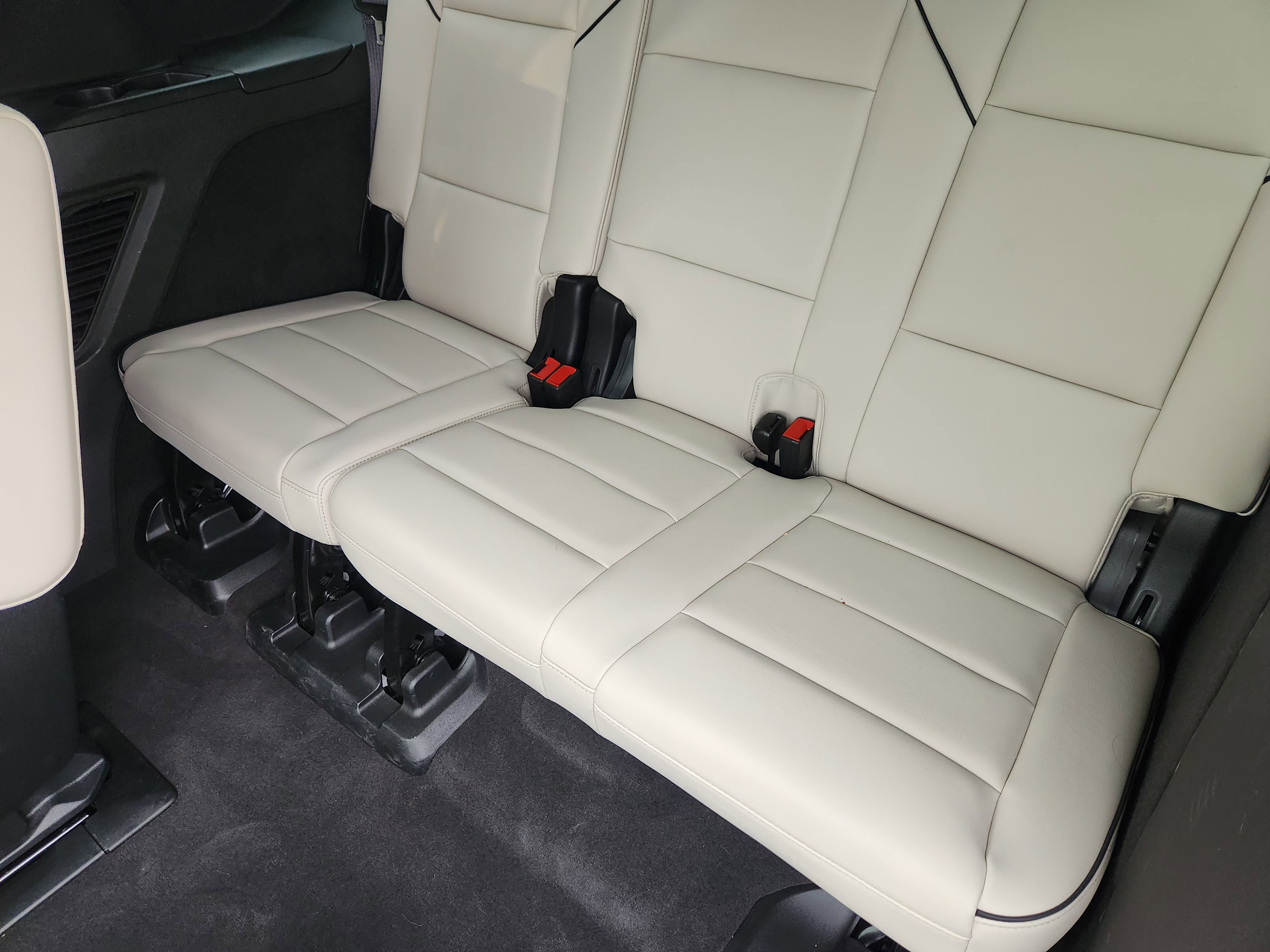 Used 2024 Crystal White Tricoat Cadillac Sport image 33