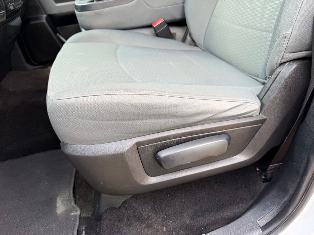 Used 2016 Bright White Clearcoat Ram SLT image 13