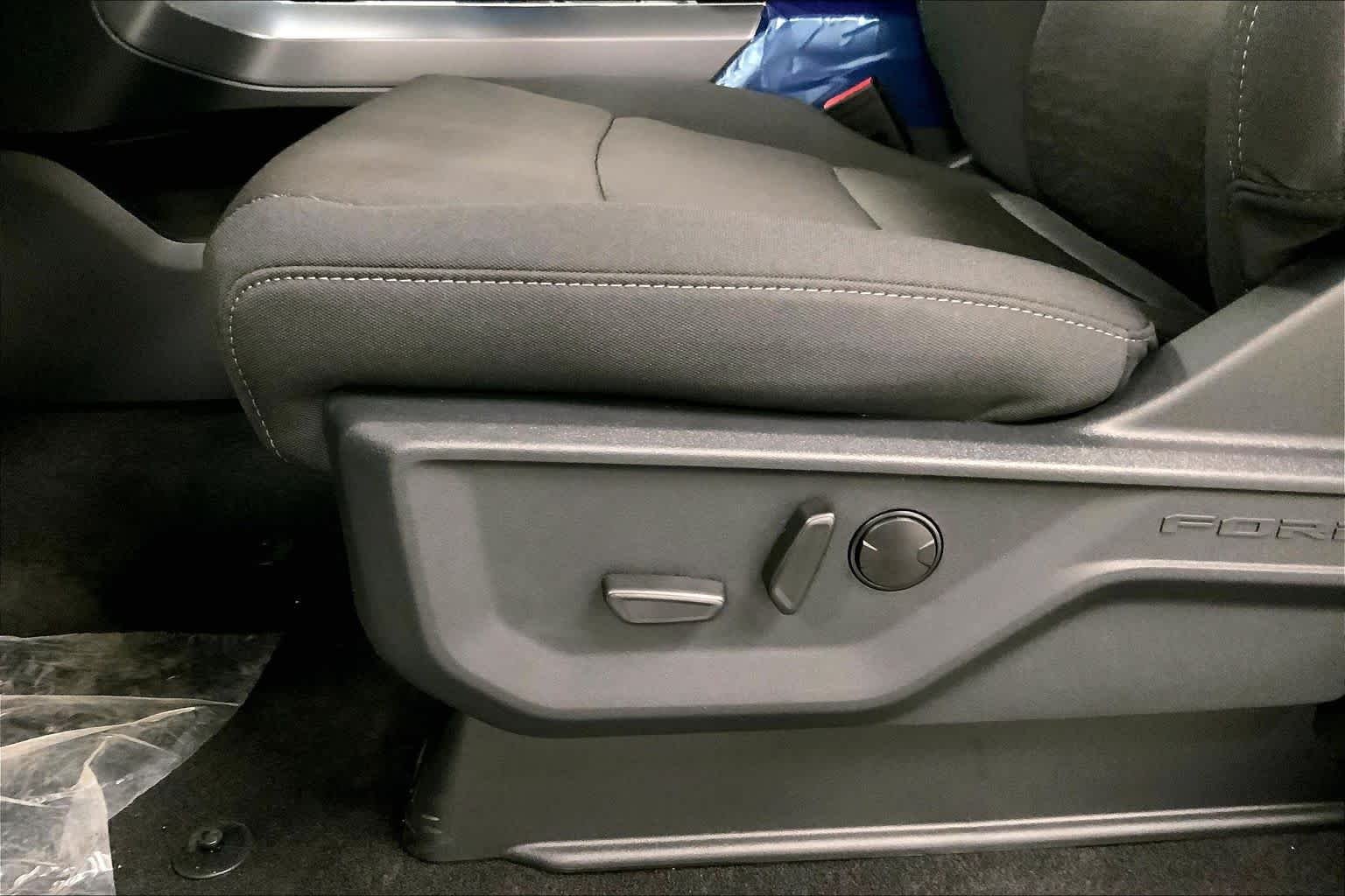 New 2026 Agate Black Metallic Ford XLT image 19
