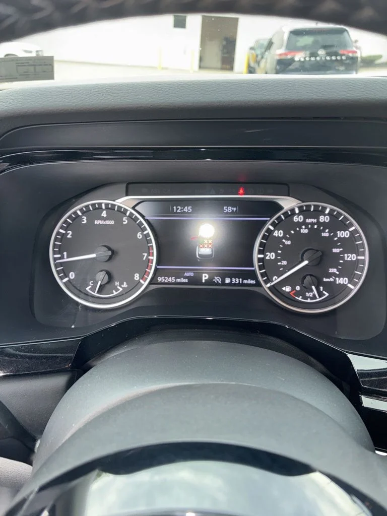 Used 2022 Gray Nissan SL image 12