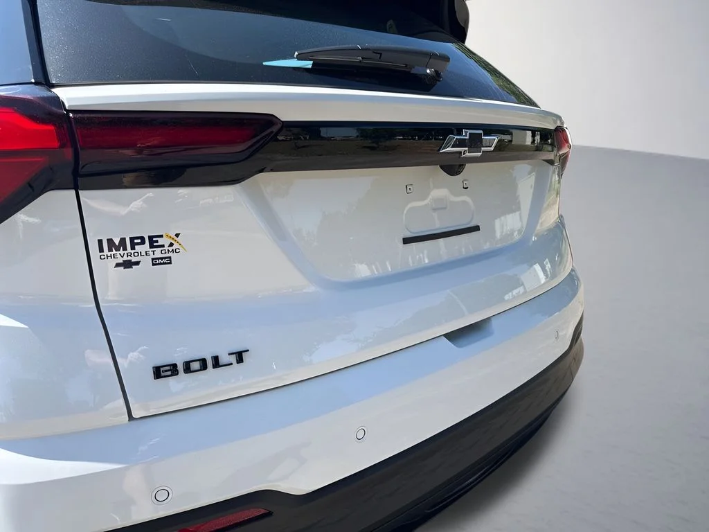 New 2027 White Chevrolet LT image 31