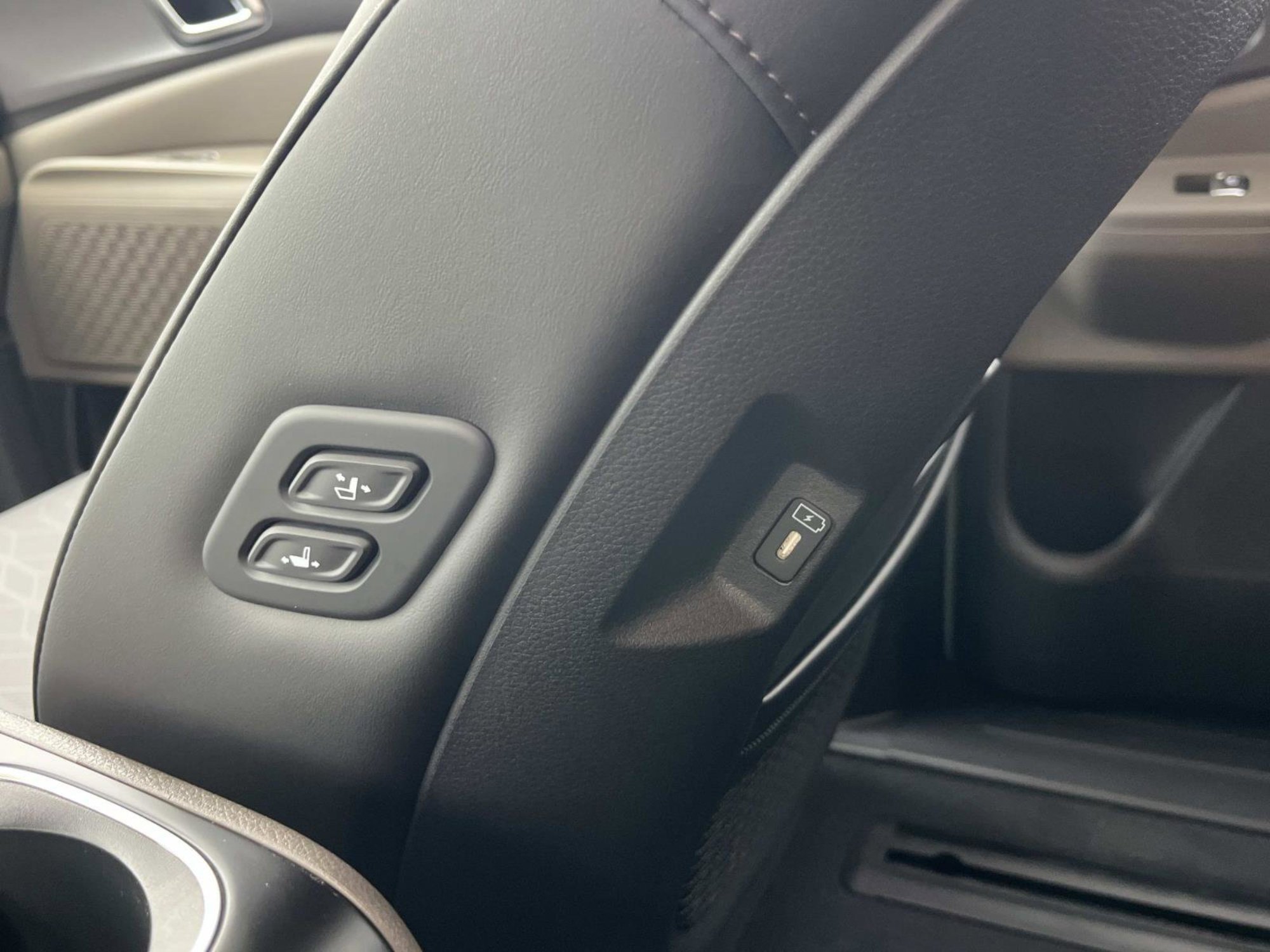 New 2026 Ivory Silver Kia EX image 18