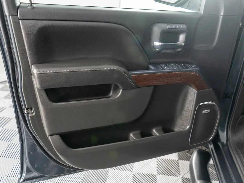 Used 2018 Gray GMC SLT image 24