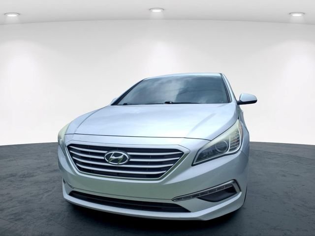 Used 2015 Silver Hyundai SE image 5