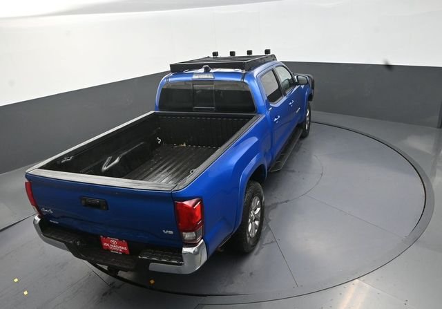 Used 2018 Blue Toyota SR5 image 29