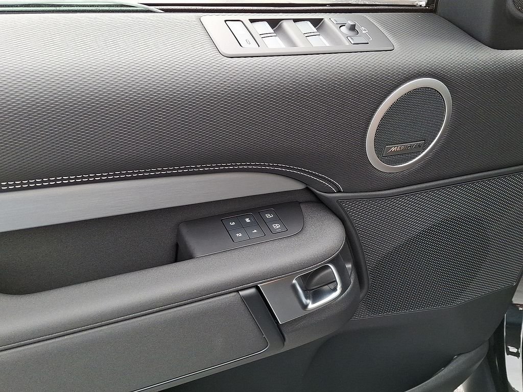 2026 Land Rover Discovery Gemini Edition - Photo 8