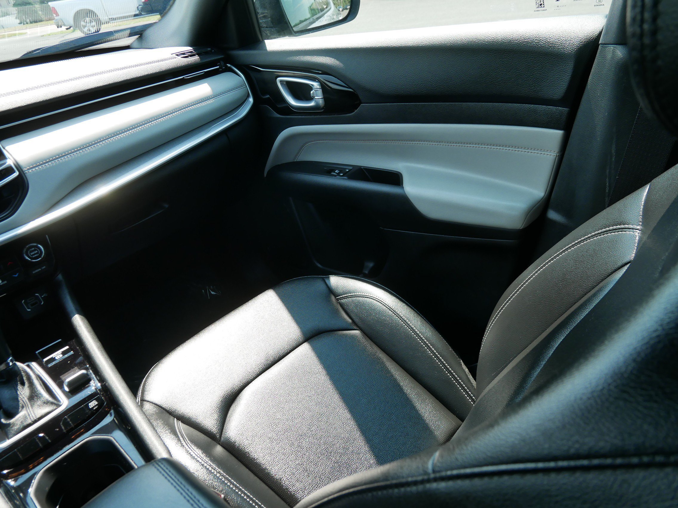 Used 2025 Silver Zynith Jeep Limited image 17