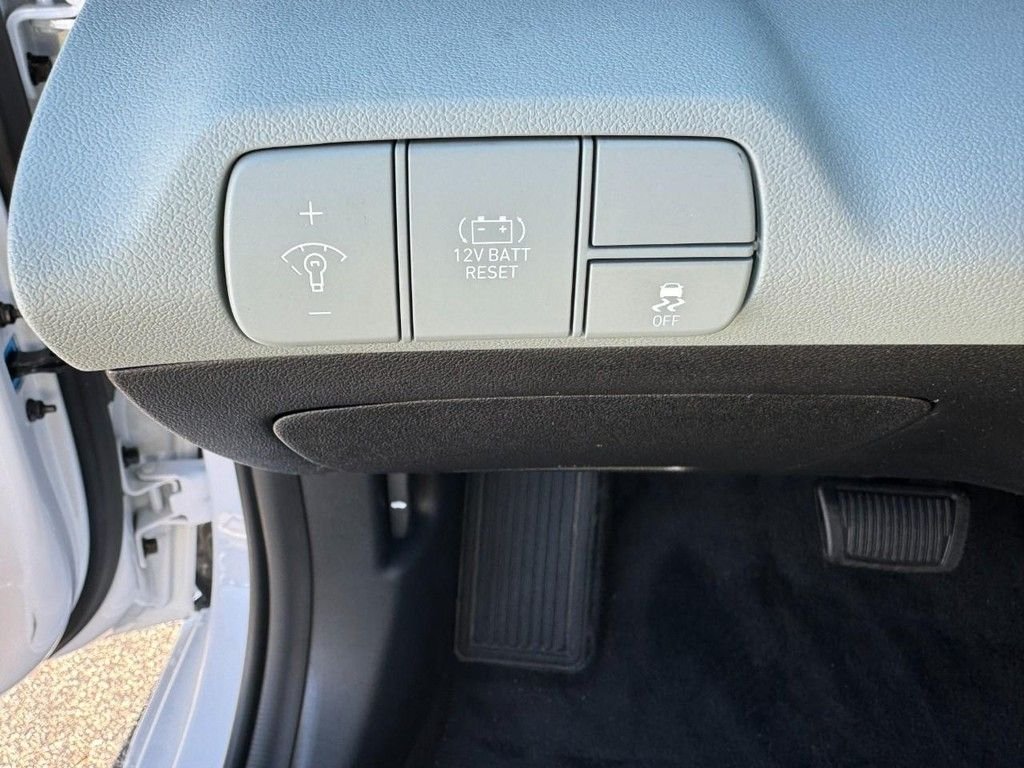 2025 Hyundai Elantra Limited - Photo 18