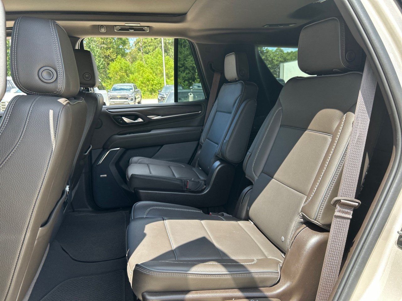 Used 2022 PEARL BEIGE METALLIC GMC Denali image 18