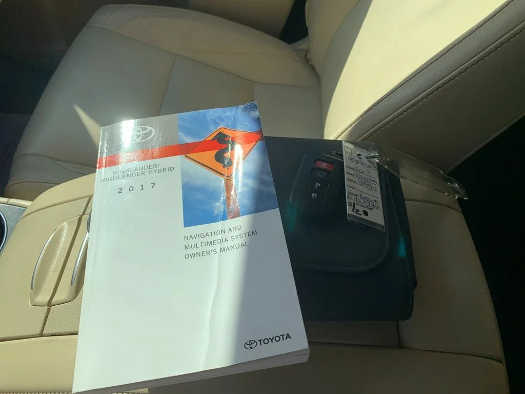 Used 2017 Brown Toyota XLE image 9