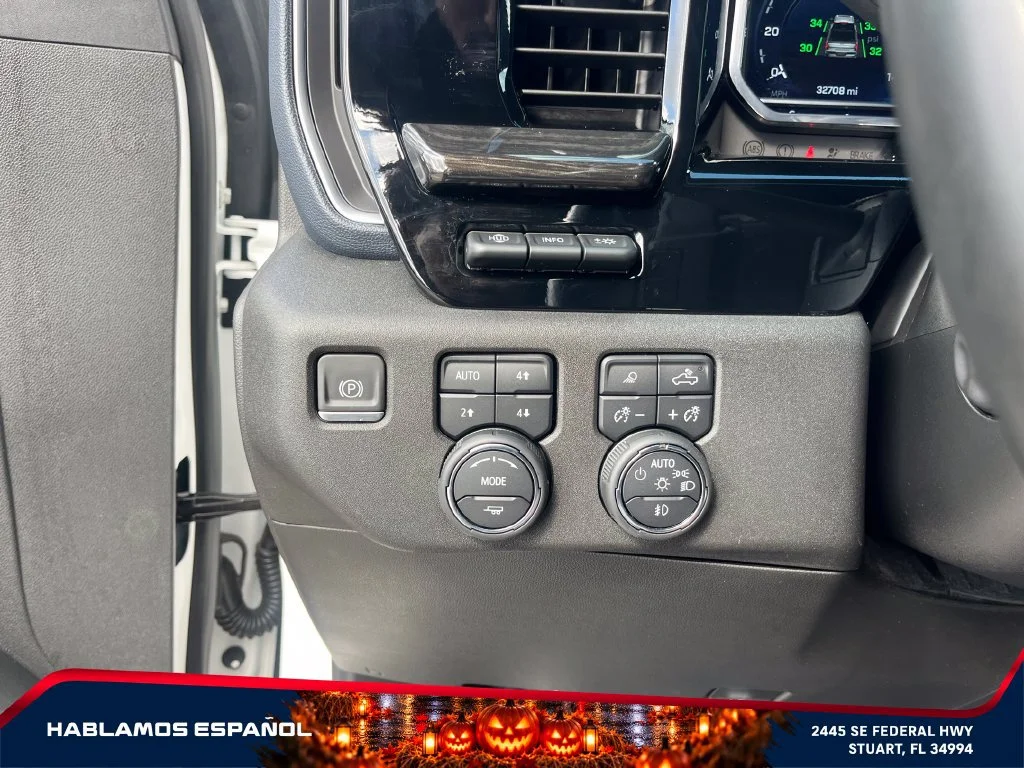 Used 2023 IRIDESCENT PEARL TRICOAT Chevrolet High Country image 24