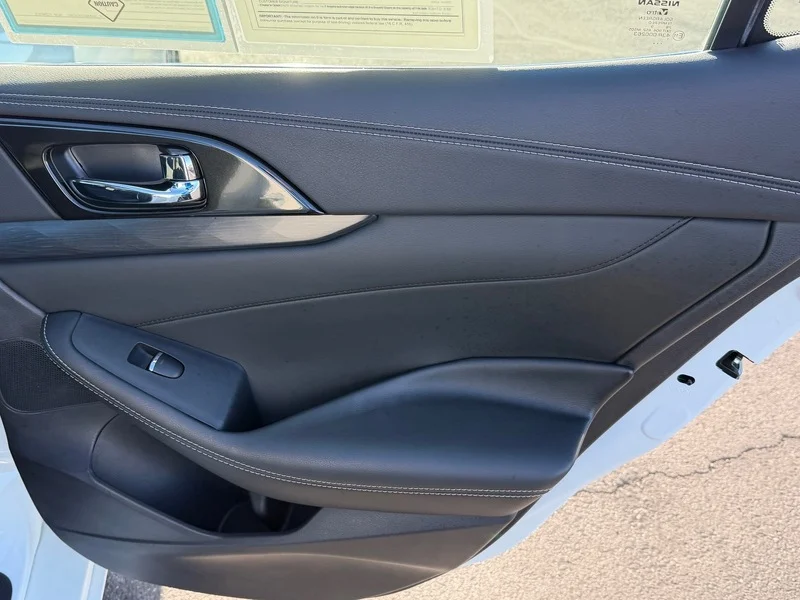 Used 2019 Pearl White Trico Nissan Platinum image 22