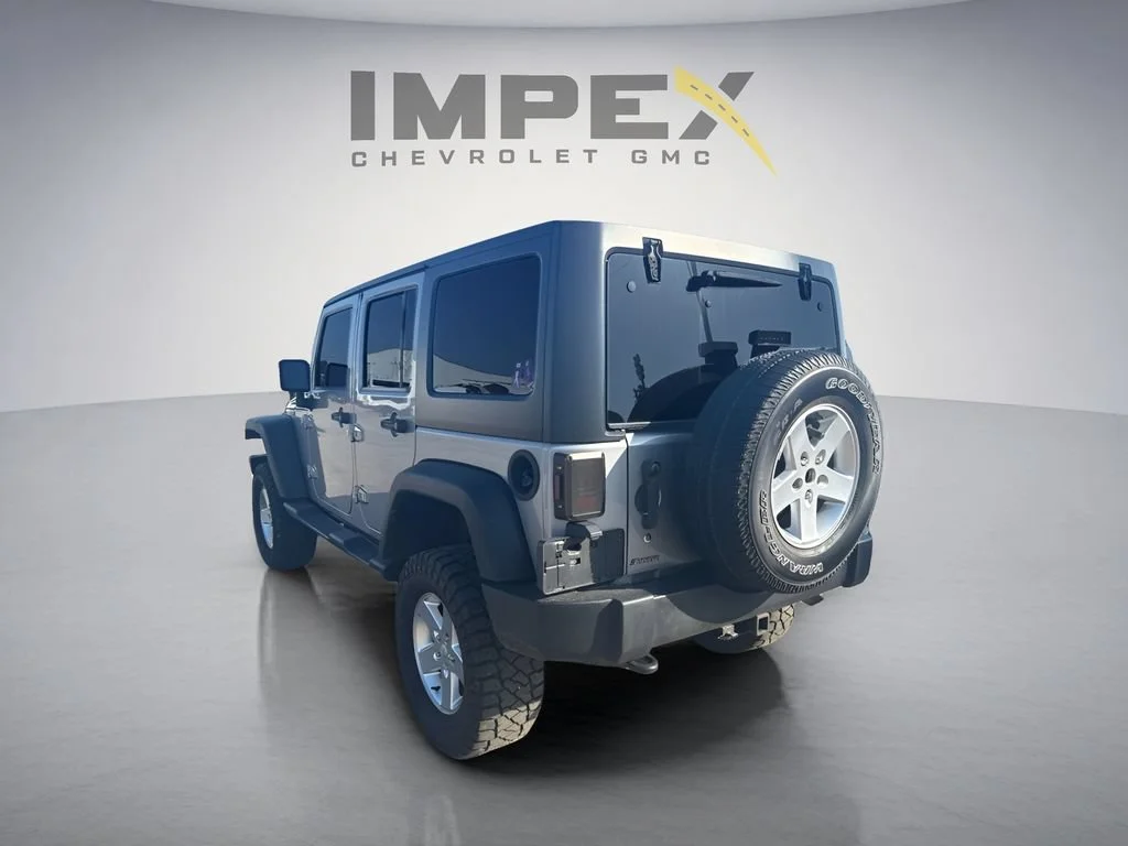 Used 2017  Jeep Sport image 3