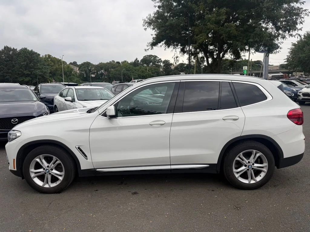 Used 2018 White BMW xDrive30i image 9