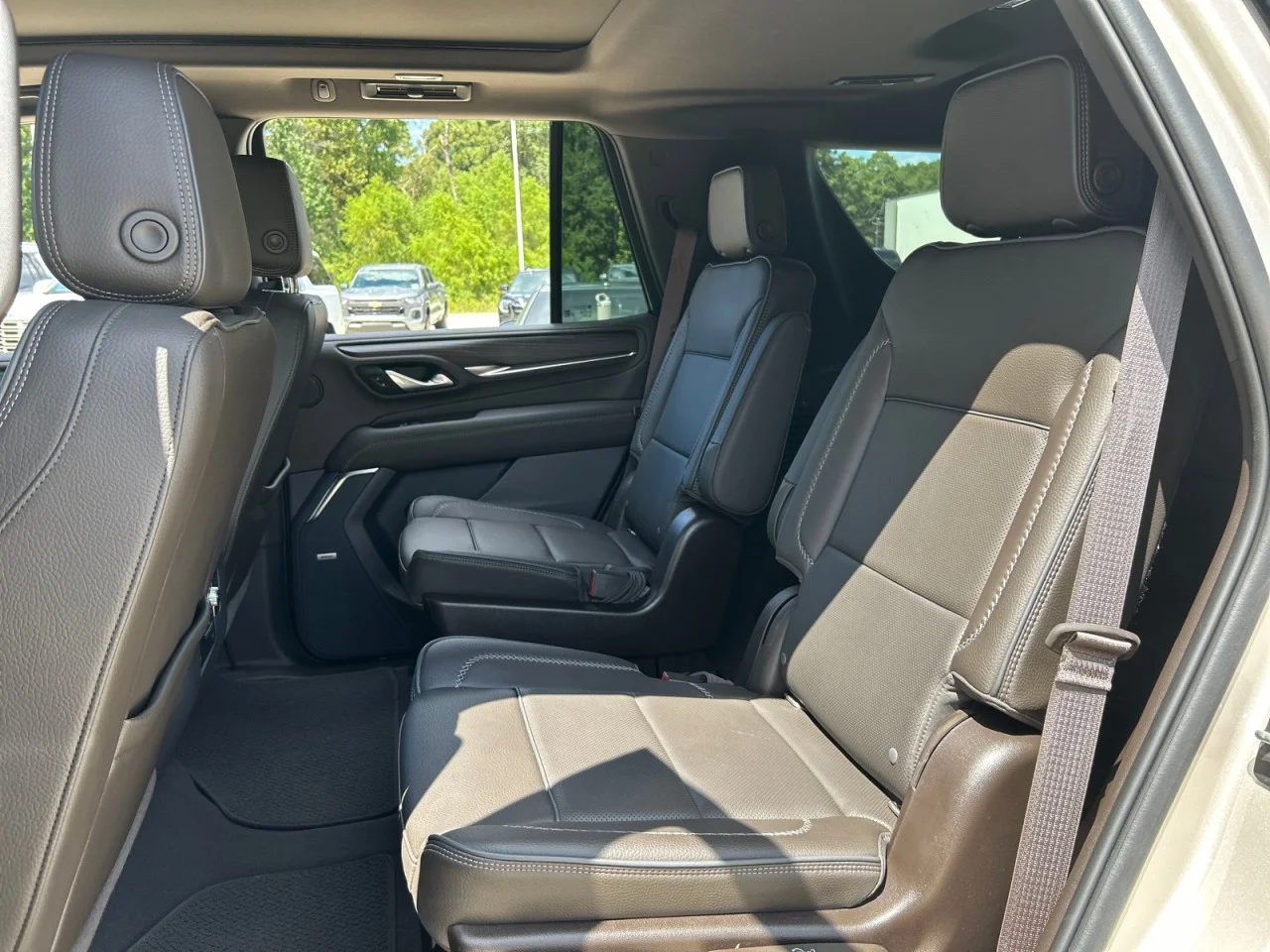 Used 2022 PEARL BEIGE METALLIC GMC Denali image 18