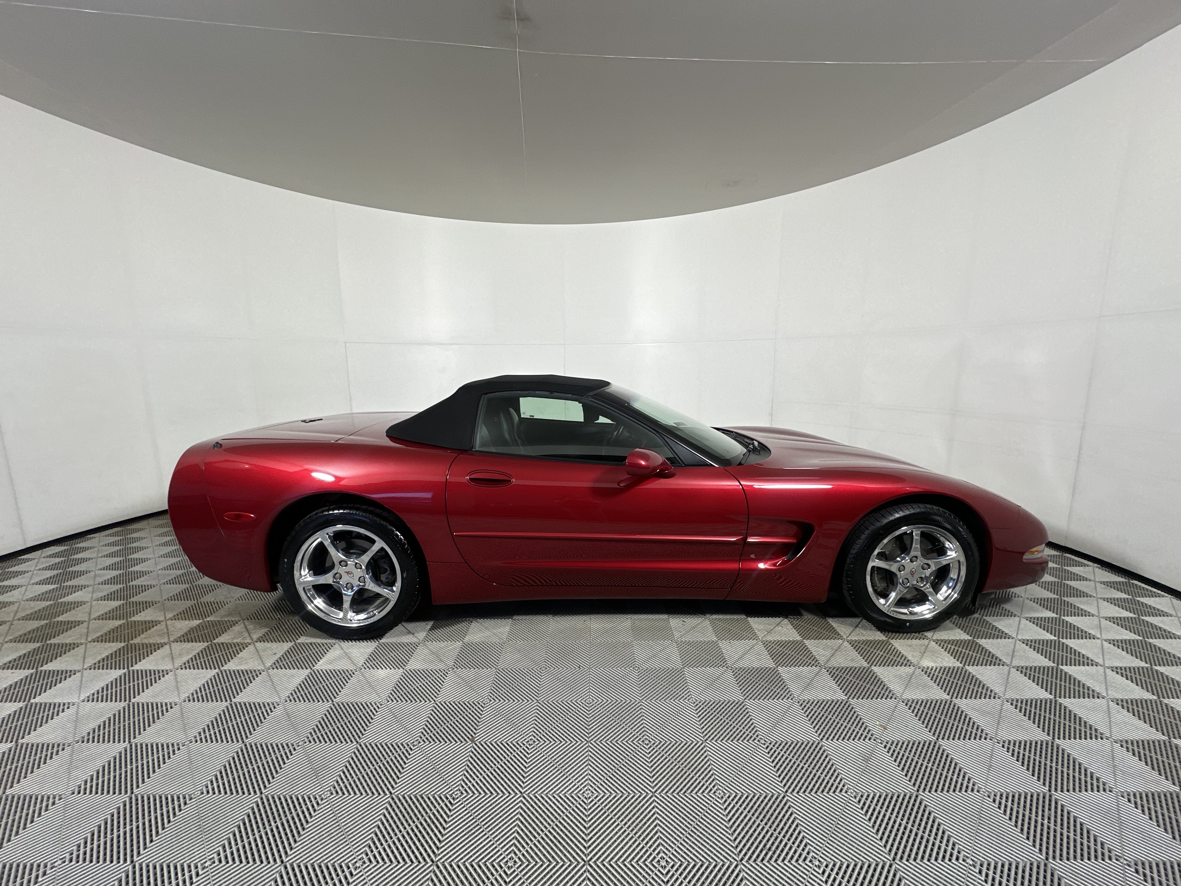Used 2002 Magnetic Red Metallic II Chevrolet  image 8