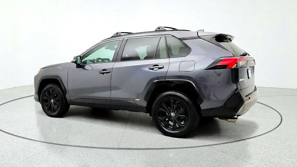 Used 2022 Magnetic Gray Metallic Toyota Hybrid SE AWD w/ Weather Pkg, Moonroof & Power Liftgate image 7