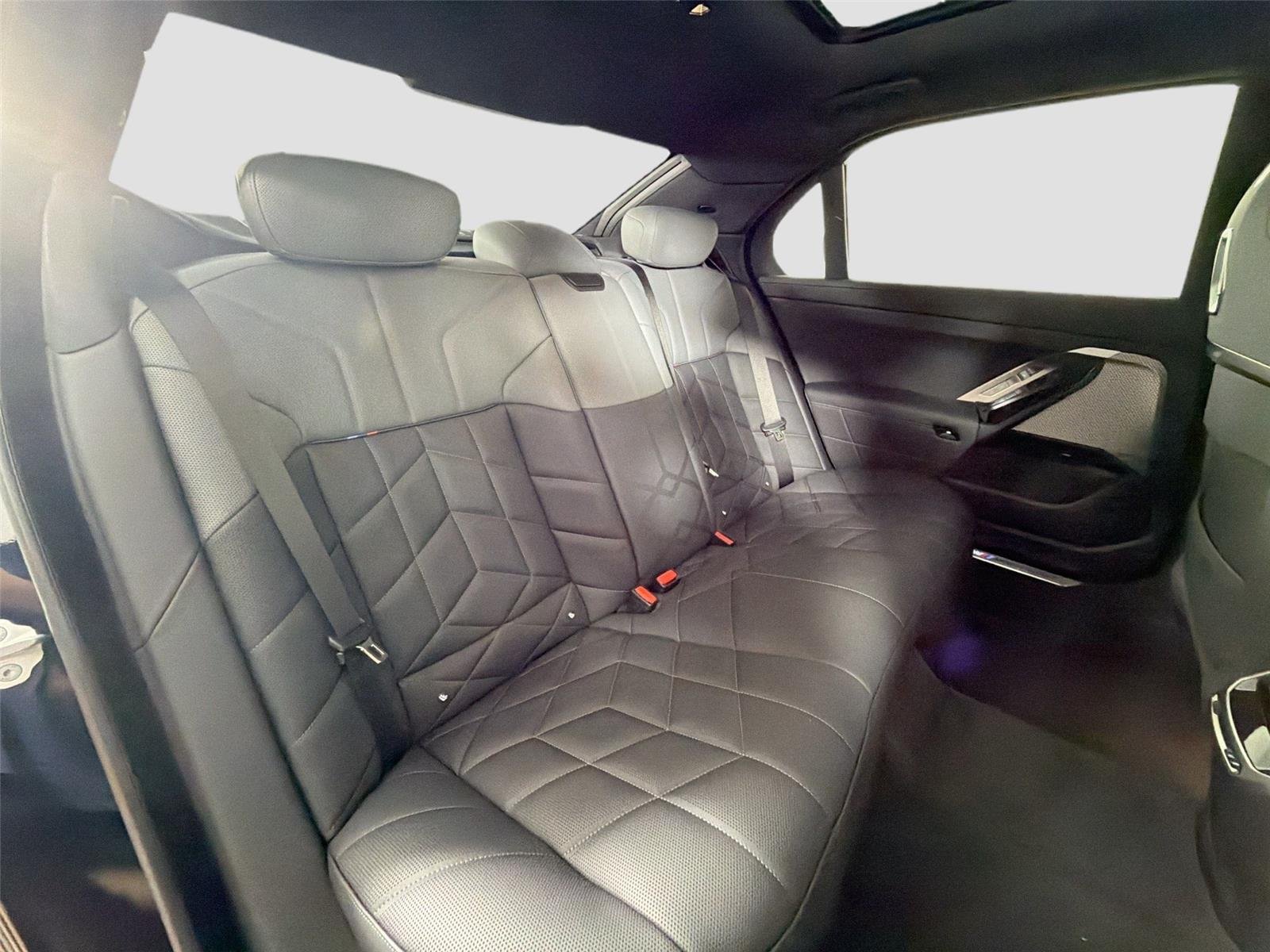 New 2026 Carbon Black Metallic BMW 750e xDrive image 24
