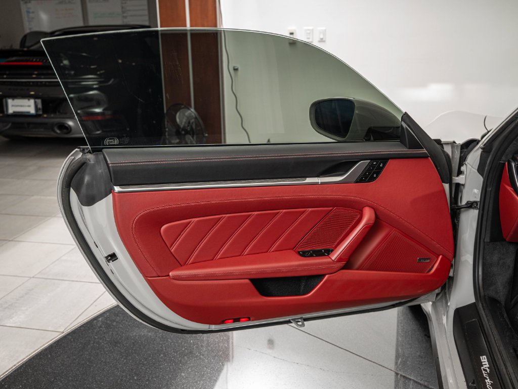 2023 Porsche 911 Turbo - Photo 31